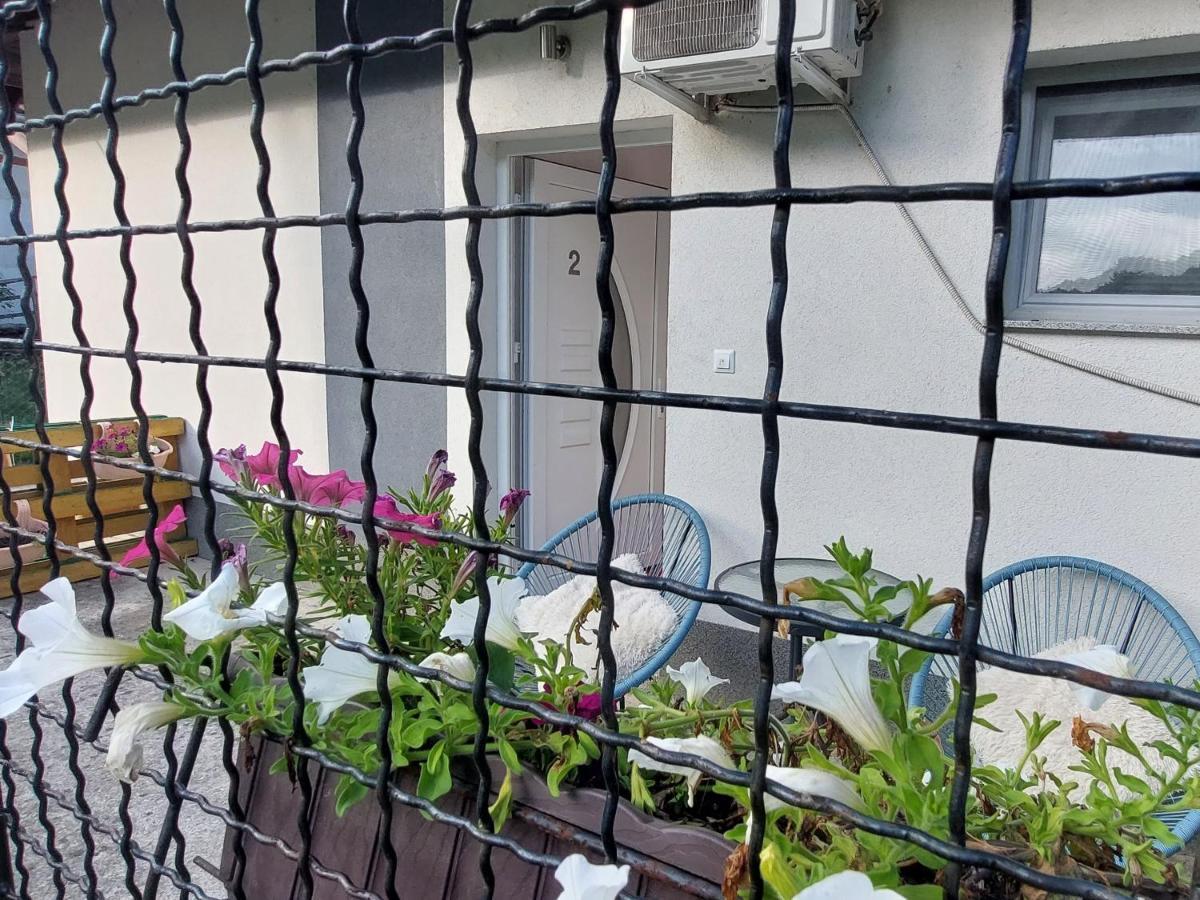 Apartments Window บีฮัช ภายนอก รูปภาพ